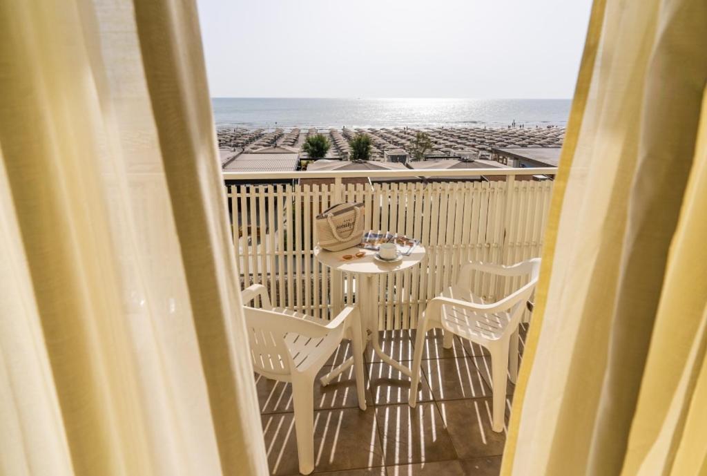 Hotel Byron Μιλάνο Μαριτίμα Εξωτερικό φωτογραφία