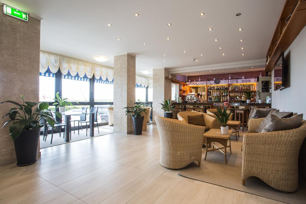 Hotel Byron Μιλάνο Μαριτίμα Εξωτερικό φωτογραφία