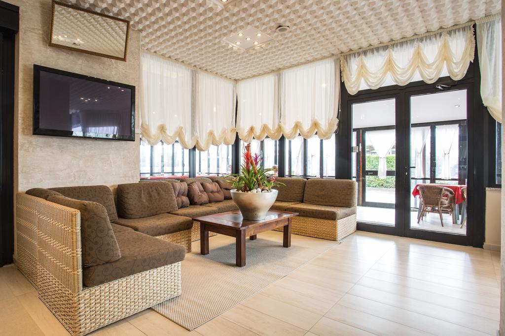 Hotel Byron Μιλάνο Μαριτίμα Εξωτερικό φωτογραφία