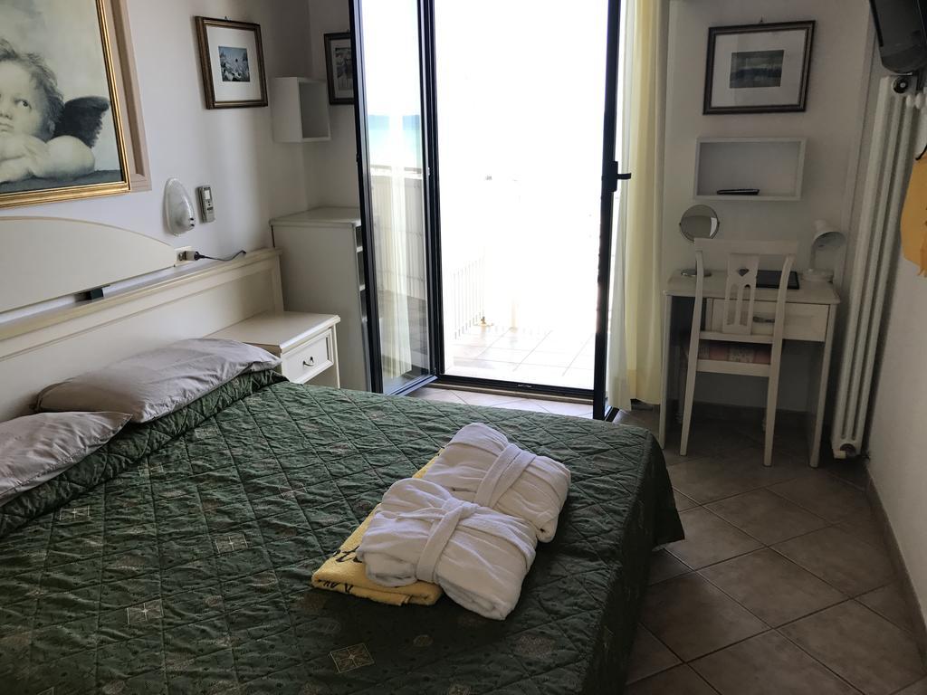 Hotel Byron Μιλάνο Μαριτίμα Εξωτερικό φωτογραφία