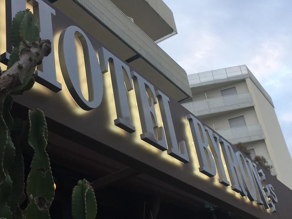 Hotel Byron Μιλάνο Μαριτίμα Εξωτερικό φωτογραφία