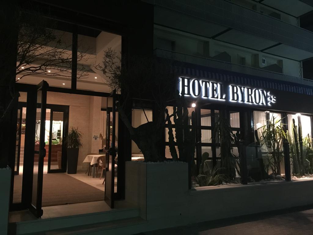 Hotel Byron Μιλάνο Μαριτίμα Εξωτερικό φωτογραφία