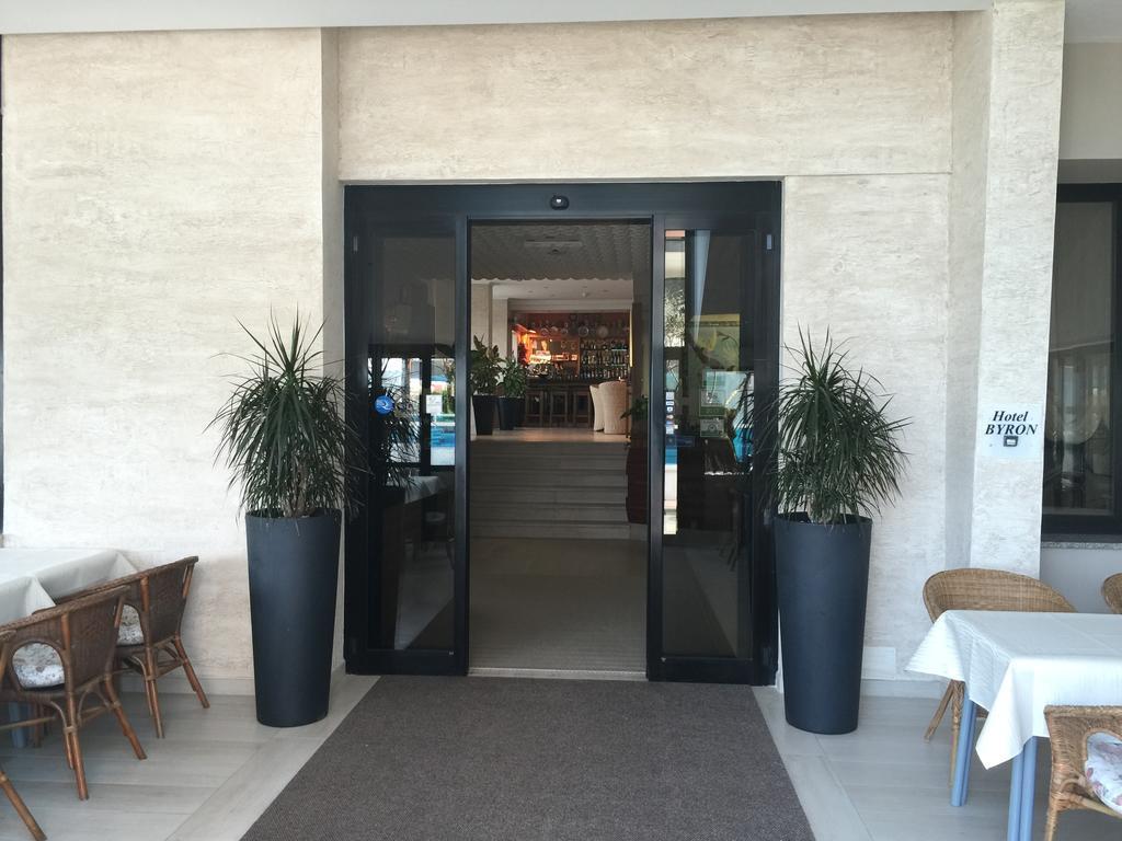 Hotel Byron Μιλάνο Μαριτίμα Εξωτερικό φωτογραφία