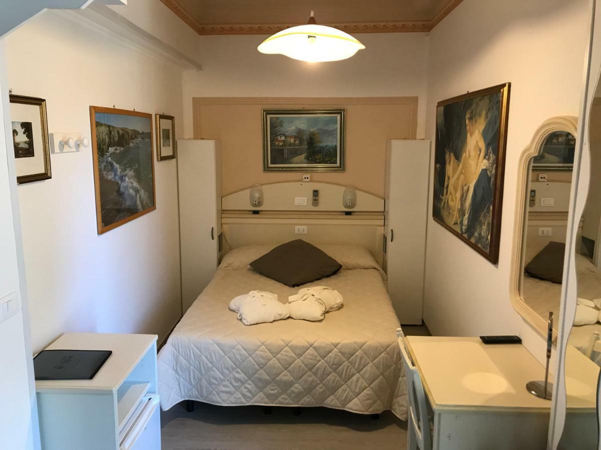 Hotel Byron Μιλάνο Μαριτίμα Εξωτερικό φωτογραφία