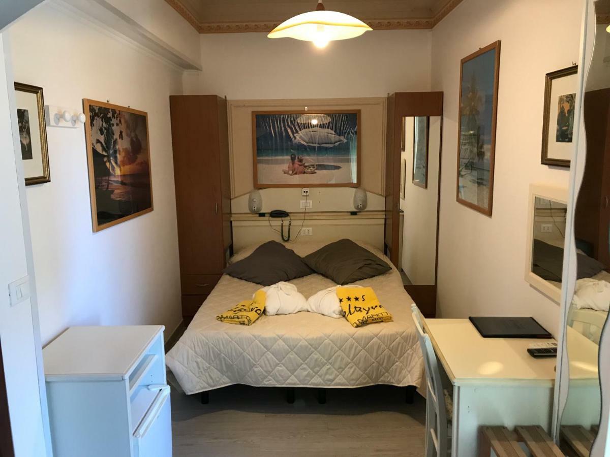 Hotel Byron Μιλάνο Μαριτίμα Εξωτερικό φωτογραφία