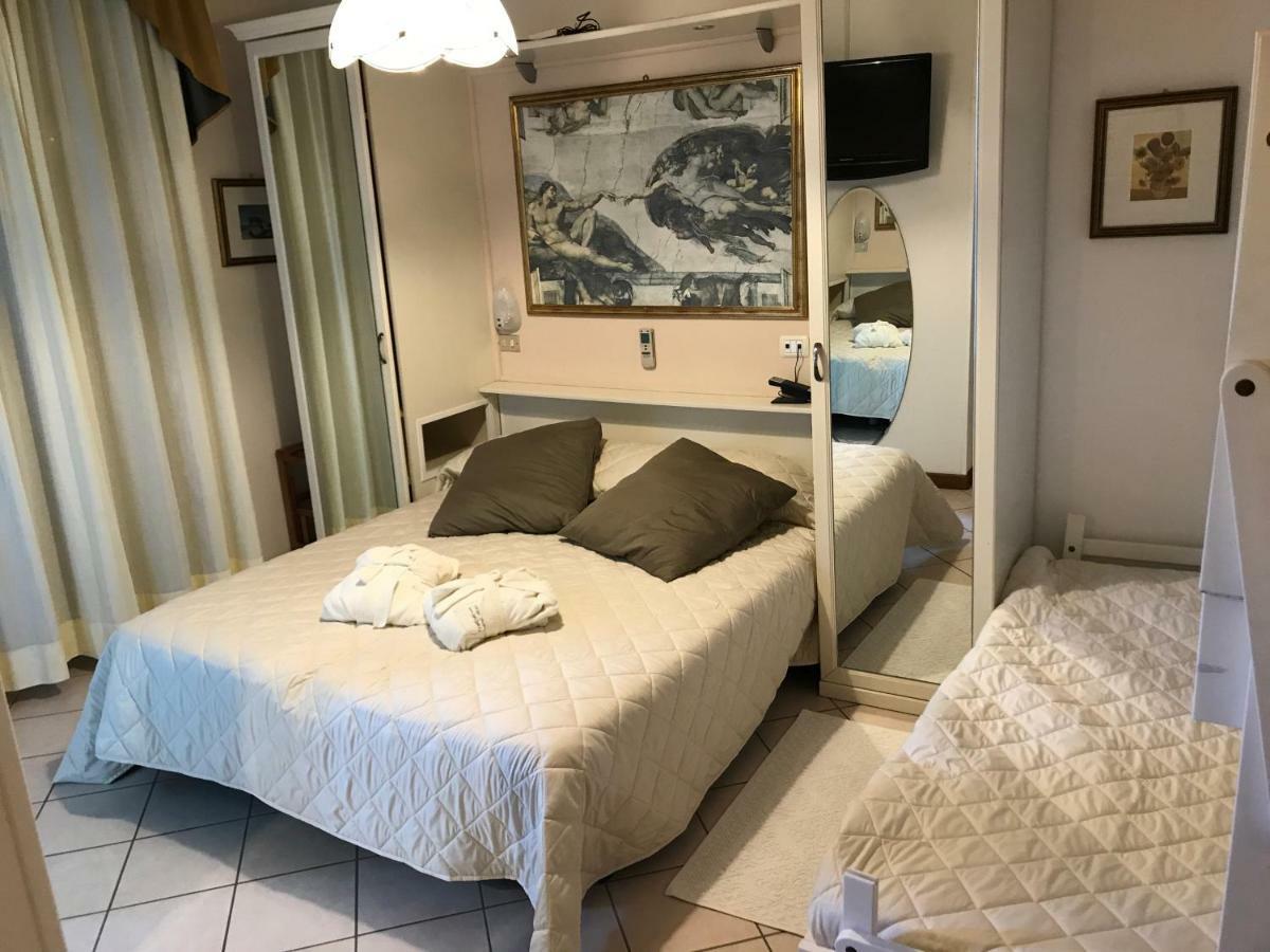 Hotel Byron Μιλάνο Μαριτίμα Εξωτερικό φωτογραφία