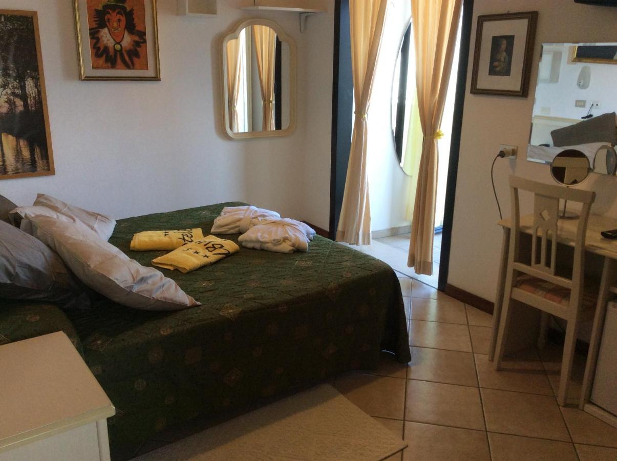 Hotel Byron Μιλάνο Μαριτίμα Εξωτερικό φωτογραφία