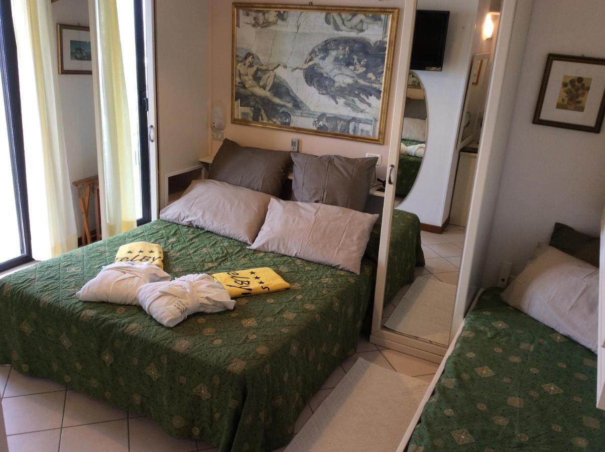Hotel Byron Μιλάνο Μαριτίμα Εξωτερικό φωτογραφία